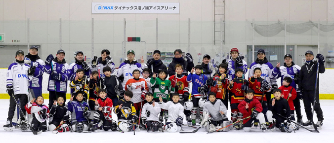 ダイナックスアイスホッケー部が、小学生向けホッケースクールを開催