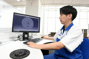 開発本部 先行開発部 所属の社員
